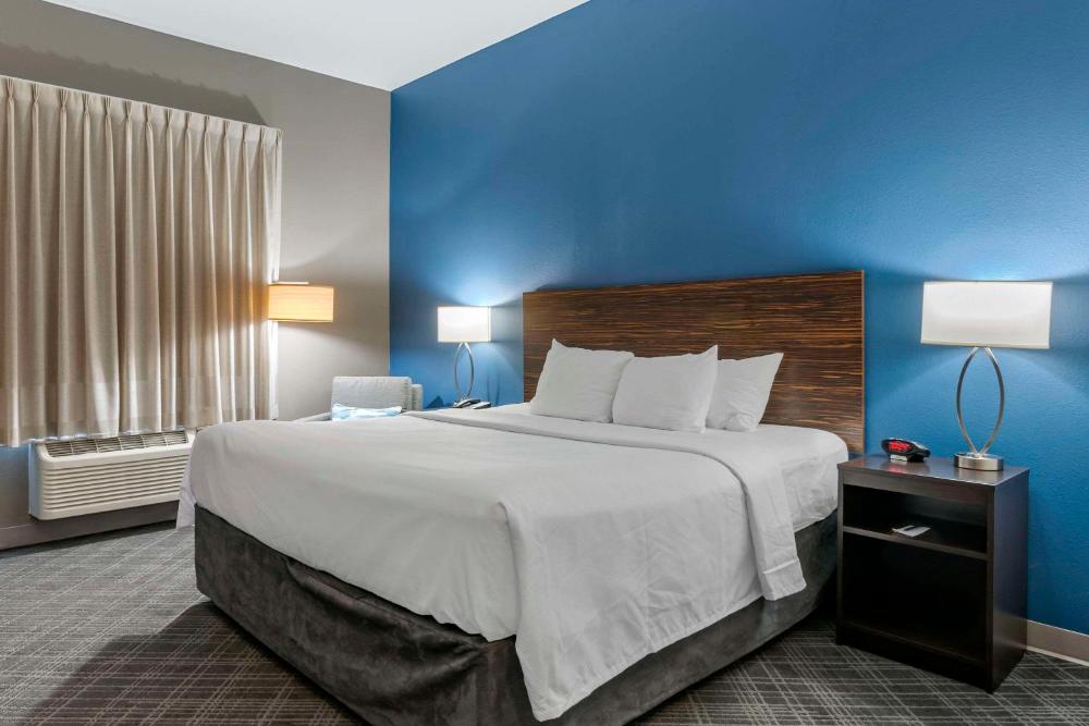 King Room - Hearing Access/Non-Smoking interior